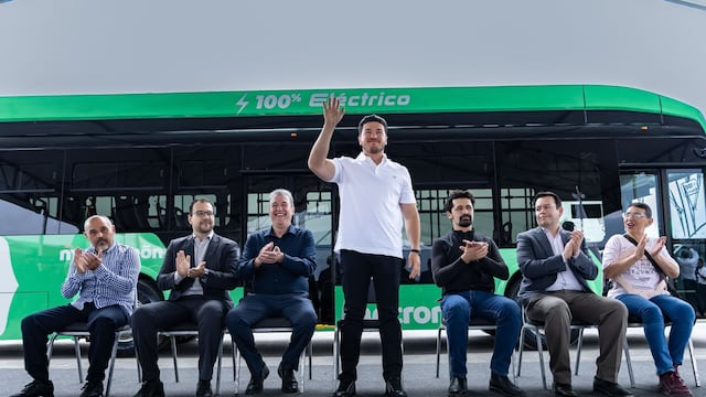 El Gobernador Samuel García pide a ciudadanos dejar el auto y usar transporte público para reducir el tráfico en la Ciudad