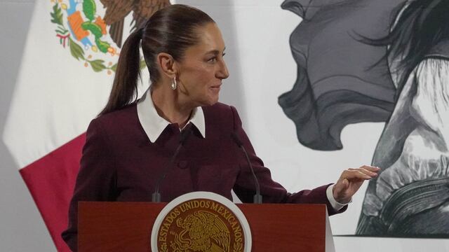 Claudia Sheinbaum rechaza supuesto acarreo de $8,000 pesos con acordeones para elecciones judiciales 2025