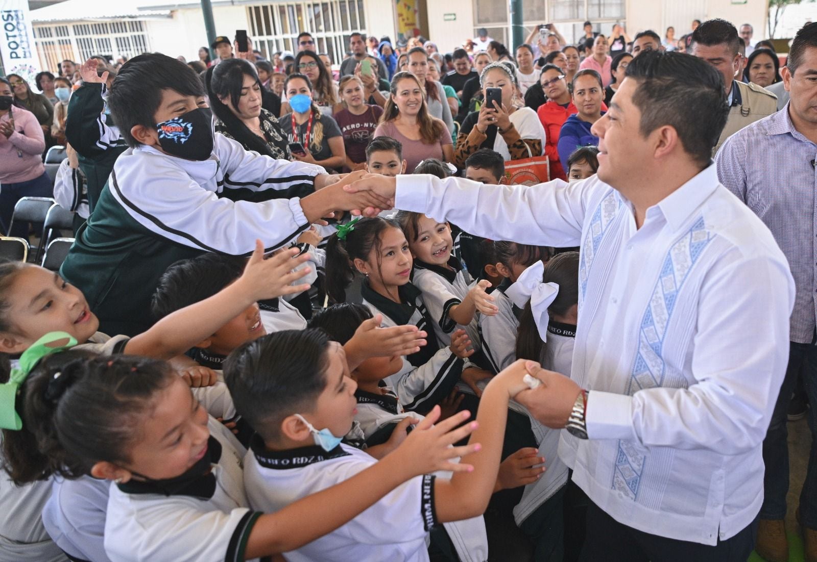 Ricardo Gallardo anuncia inversión en reconstrucción de escuela primaria