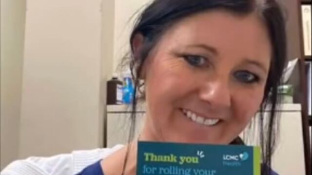 Mujer que recibió vacuna