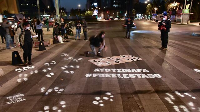 Protesta en Reforma por Ayotzinapa.