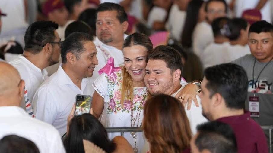 Cecilia Patrón asiste al informe de Claudia Sheinbaum y refuerza su compromiso con la justicia social en Mérida