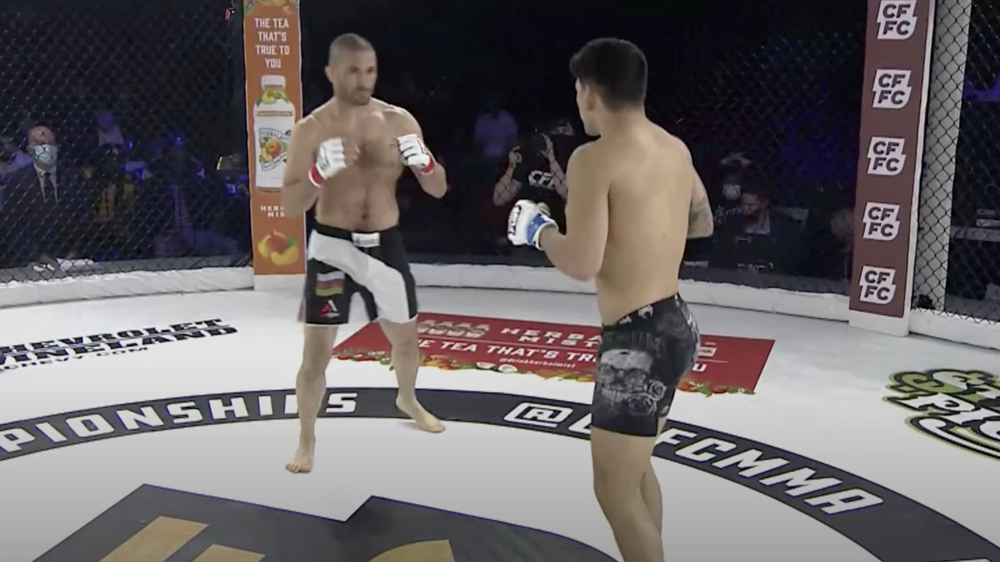 Pierde su dedo en combate de Artes Marciales Mixtas (VIDEO)