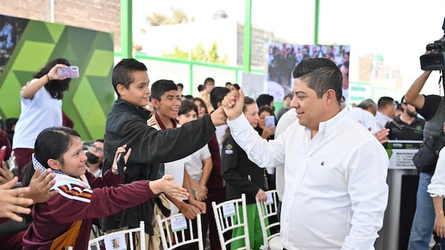 Ricardo Gallardo presenta iniciativa para regular dispositivos inteligentes en escuelas.