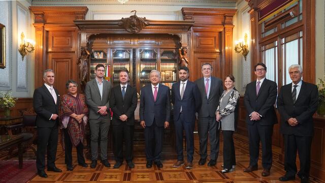 AMLO anuncia más proyectos con Tesla tras reunión con directivos.