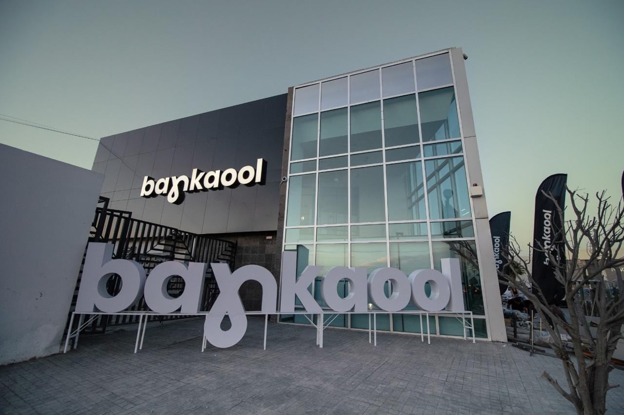 Bankaool mantiene calificación BBB+ de Fitch tras crecimiento y consolidación.