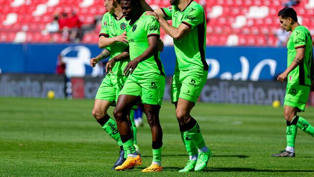 Avilés Hurtado celebrando su gol con Juárez