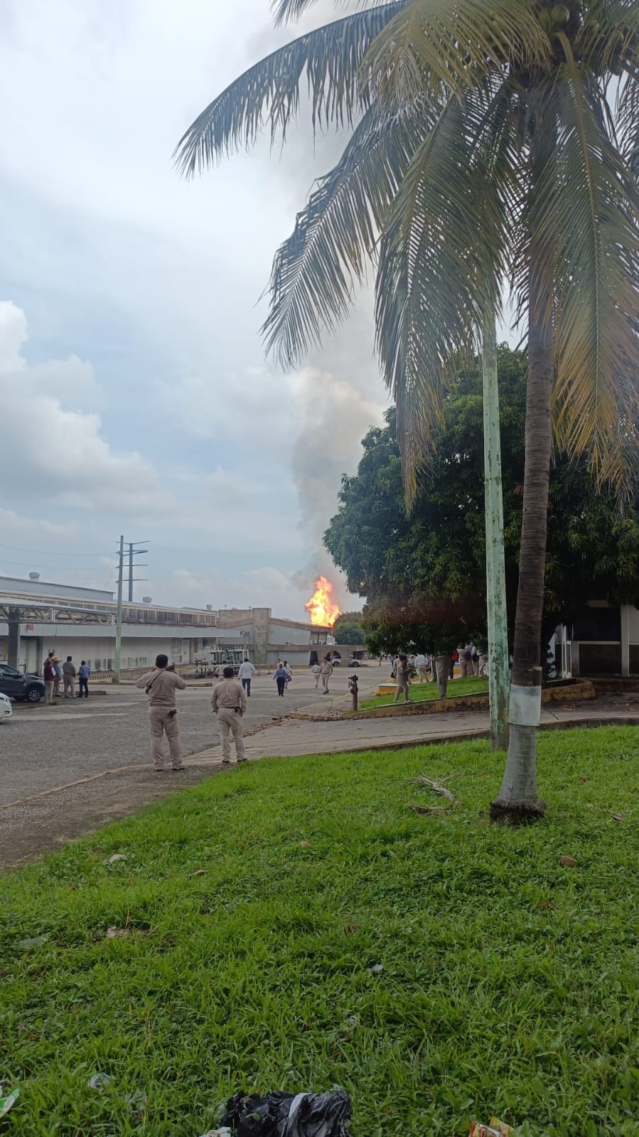 Incendio en ducto Pemex Cactus-Cuxtal