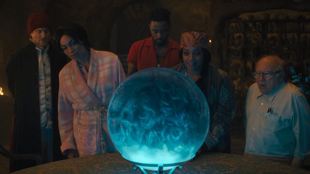 Owen Wilson, Rosario Dawson, LaKeith Stanfield, Tiffany Haddish y Danny DeVito en Mansión Embrujada de Disney