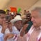 AMLO es recibido con besos, abrazos y regalos en inauguración de sucursal del Banco del Bienestar en Chiapas