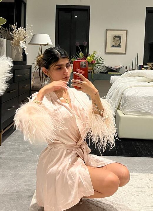 Mia Khalifa presume cuadro de Pablo Picasso