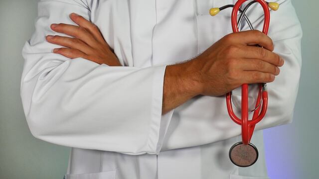 Gobierno convoca a médicos especialistas para más de 13 mil vacantes en el país