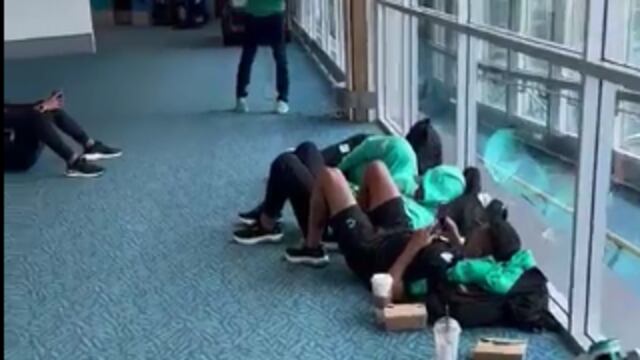 Jugadores de León varados