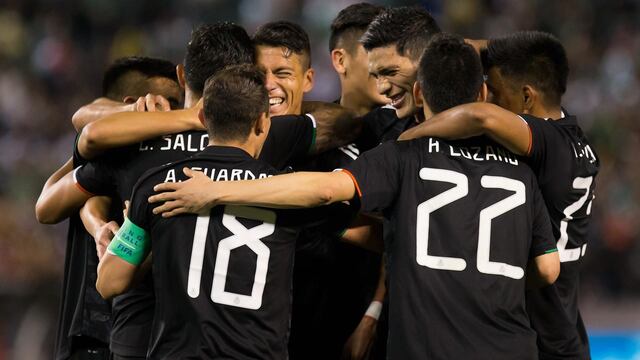 El Tri festeja un gol.