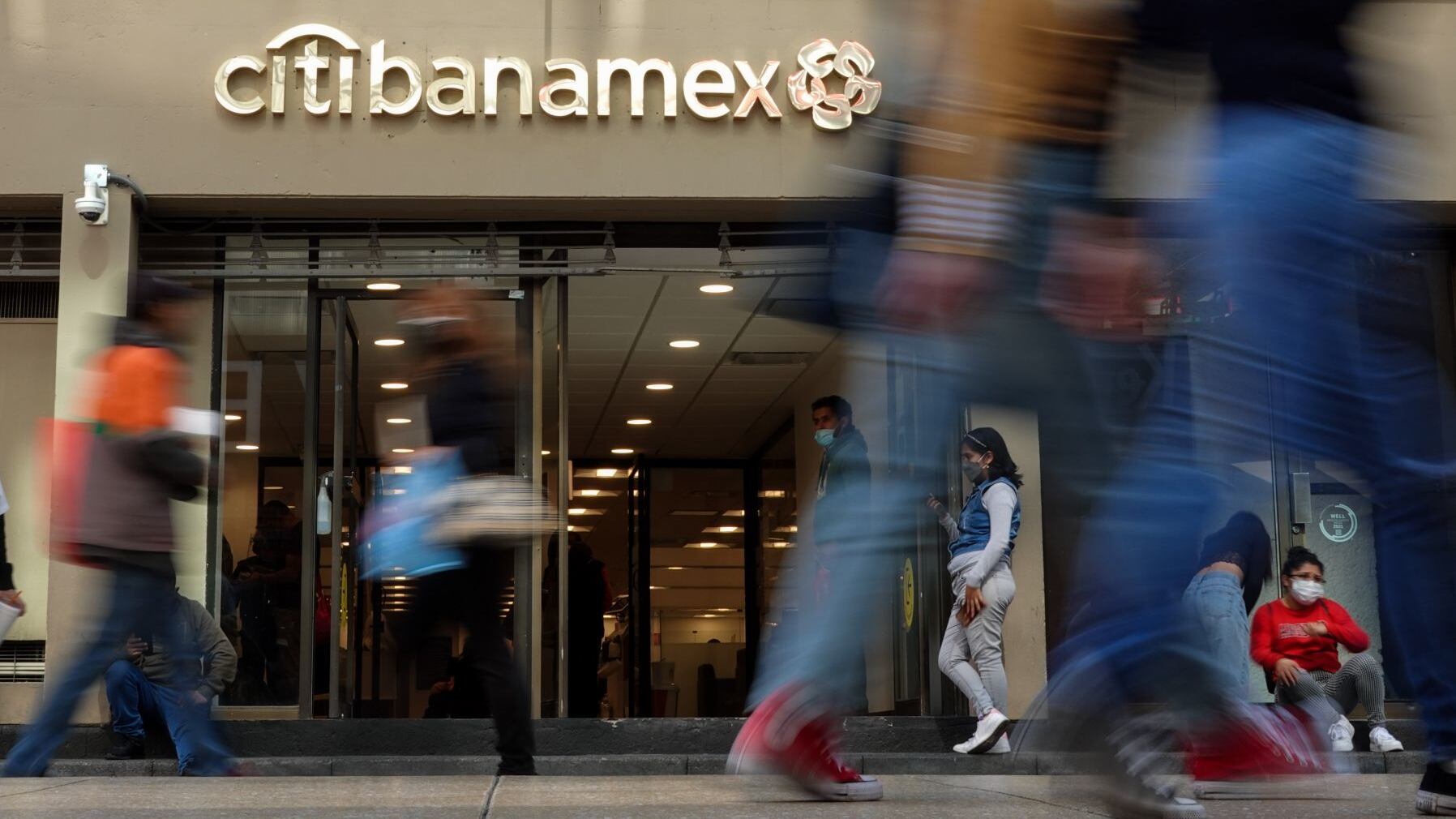 Gobierno de AMLO desiste y ya no buscará la compra de Banamex