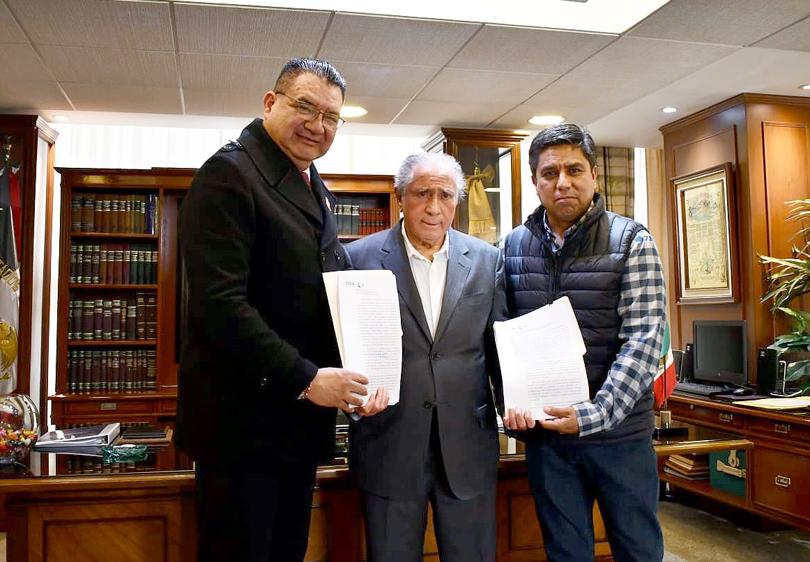 Dirigentes de tres secciones del SUTGCDMX recibieron del presidente de la FSTSE las tomas de nota de sus gestiones