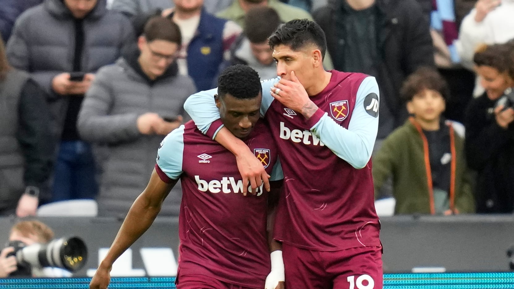 Edson Álvarez con el West Ham
