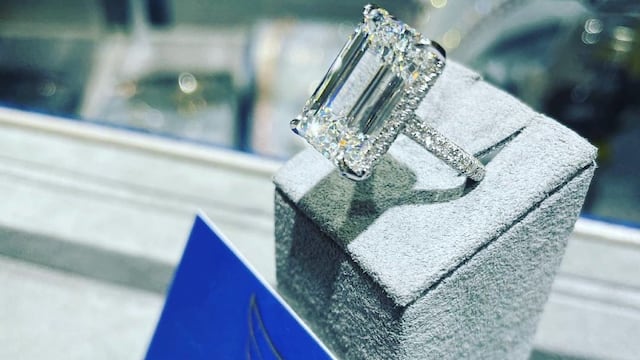 Anillo de compromiso de Belinda