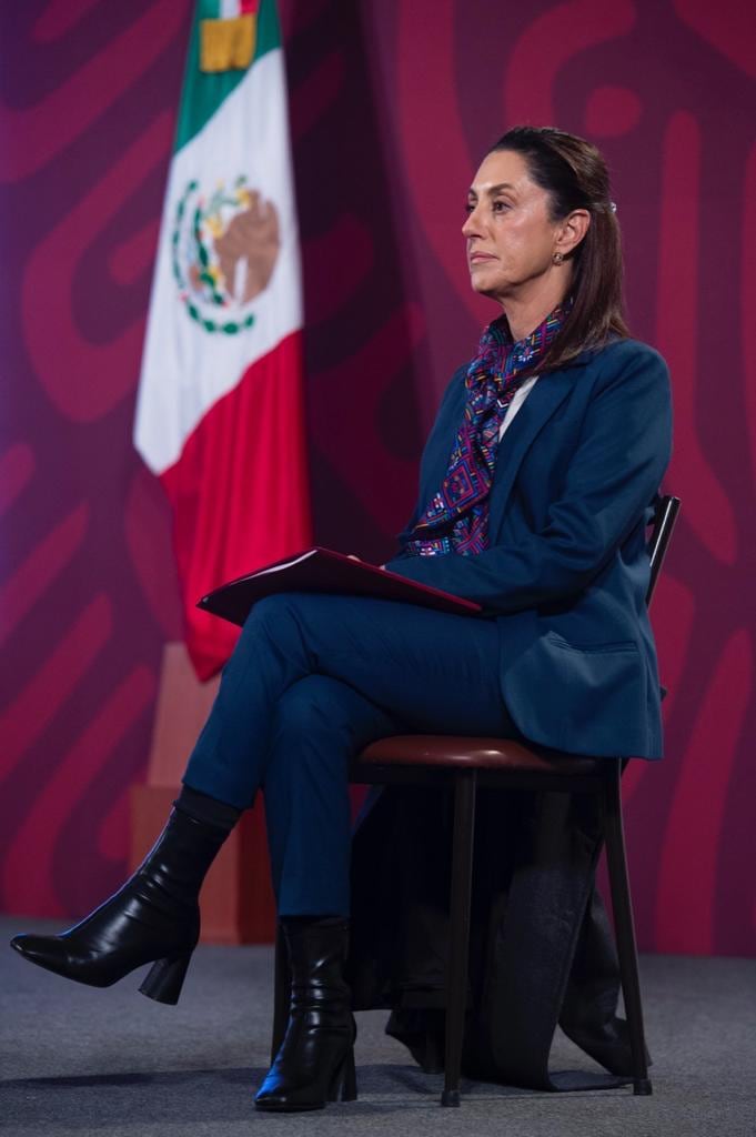 Claudia Shienbaum aparece en la última mañanera de AMLO del 2022