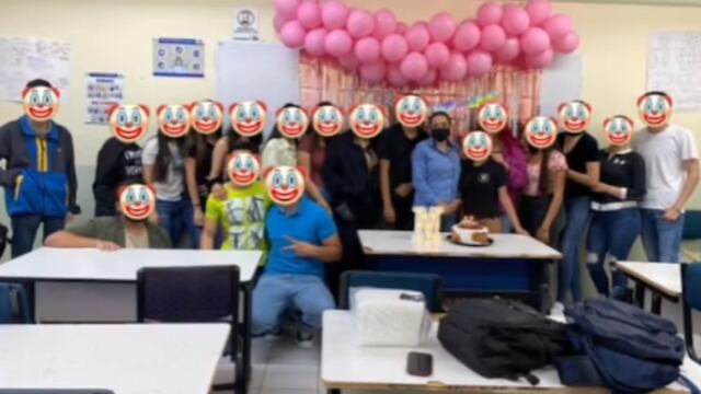 Alumnos al enterase que su maestra no cumplía años ese día