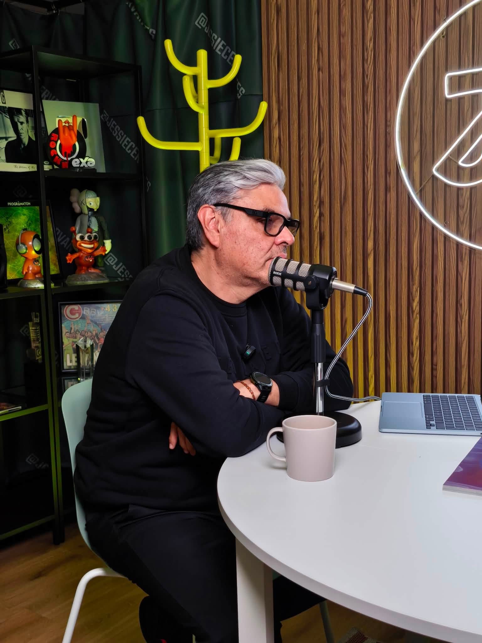 Jessie Cervantes, locutor en EXA FM.
