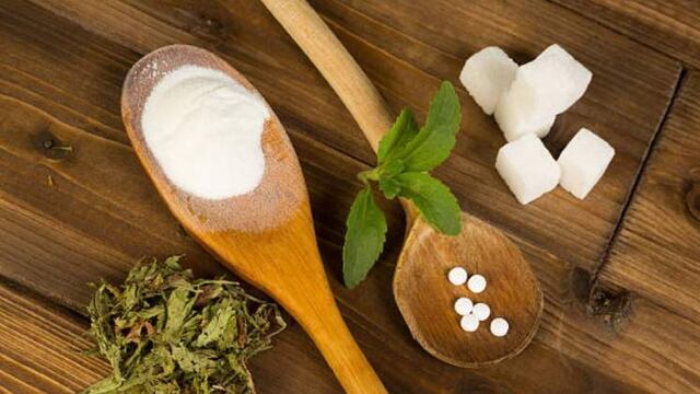 Los edulcolorantes no son tan sanos como parece, determina la OMS