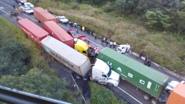 Choque múltiple en carretera Siglo XXI en Michoacán