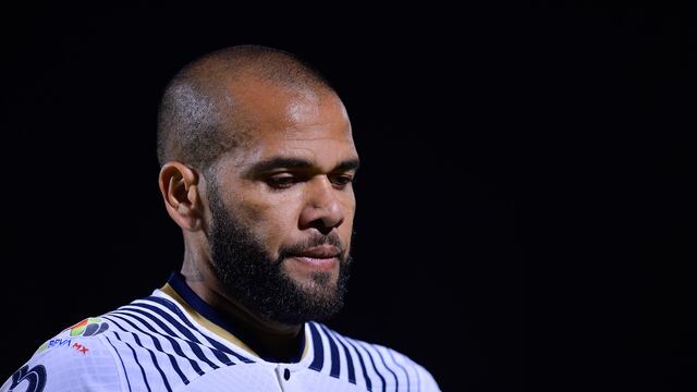 Dani Alves con Pumas