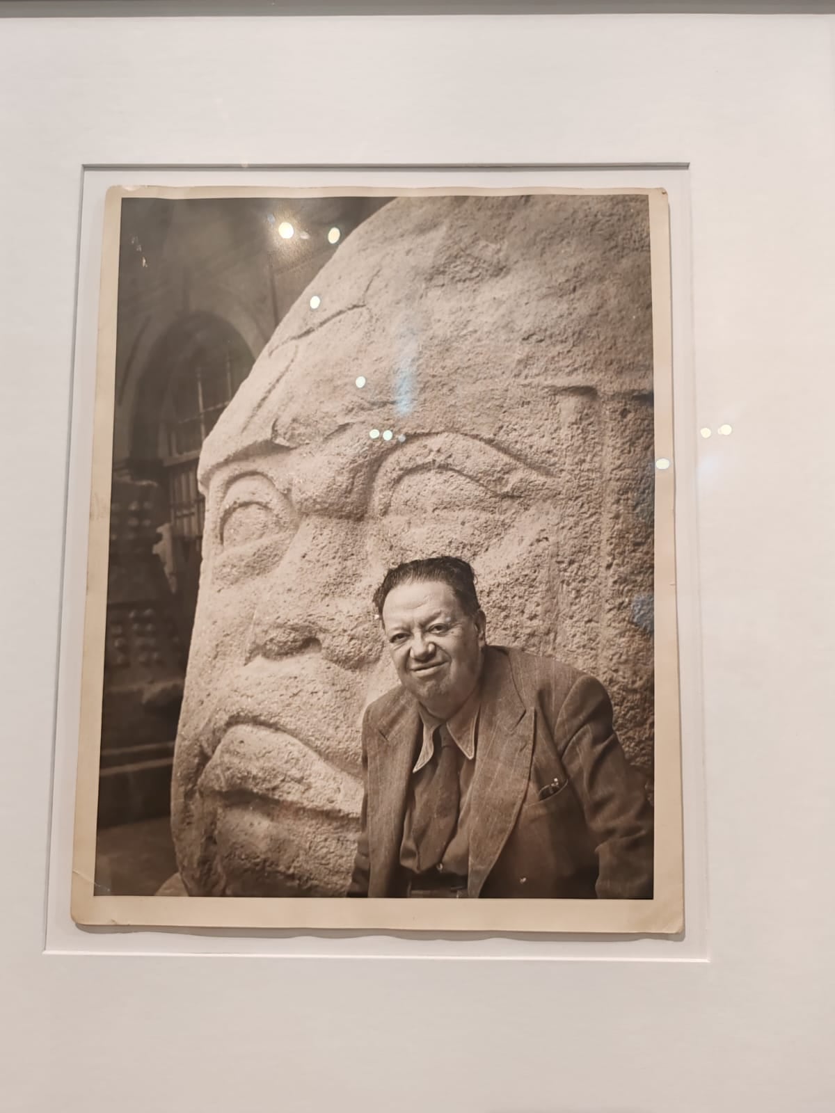 Retraro de Diego Rivera por Tina Modotti en la exposición de Rodrigo Ímaz