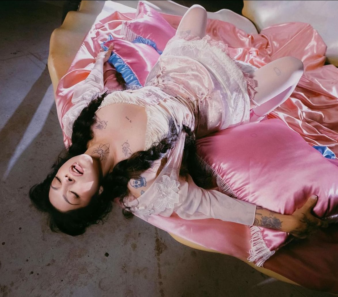 Mon Laferte en su nuevo video musical, ‘Pornocracia’