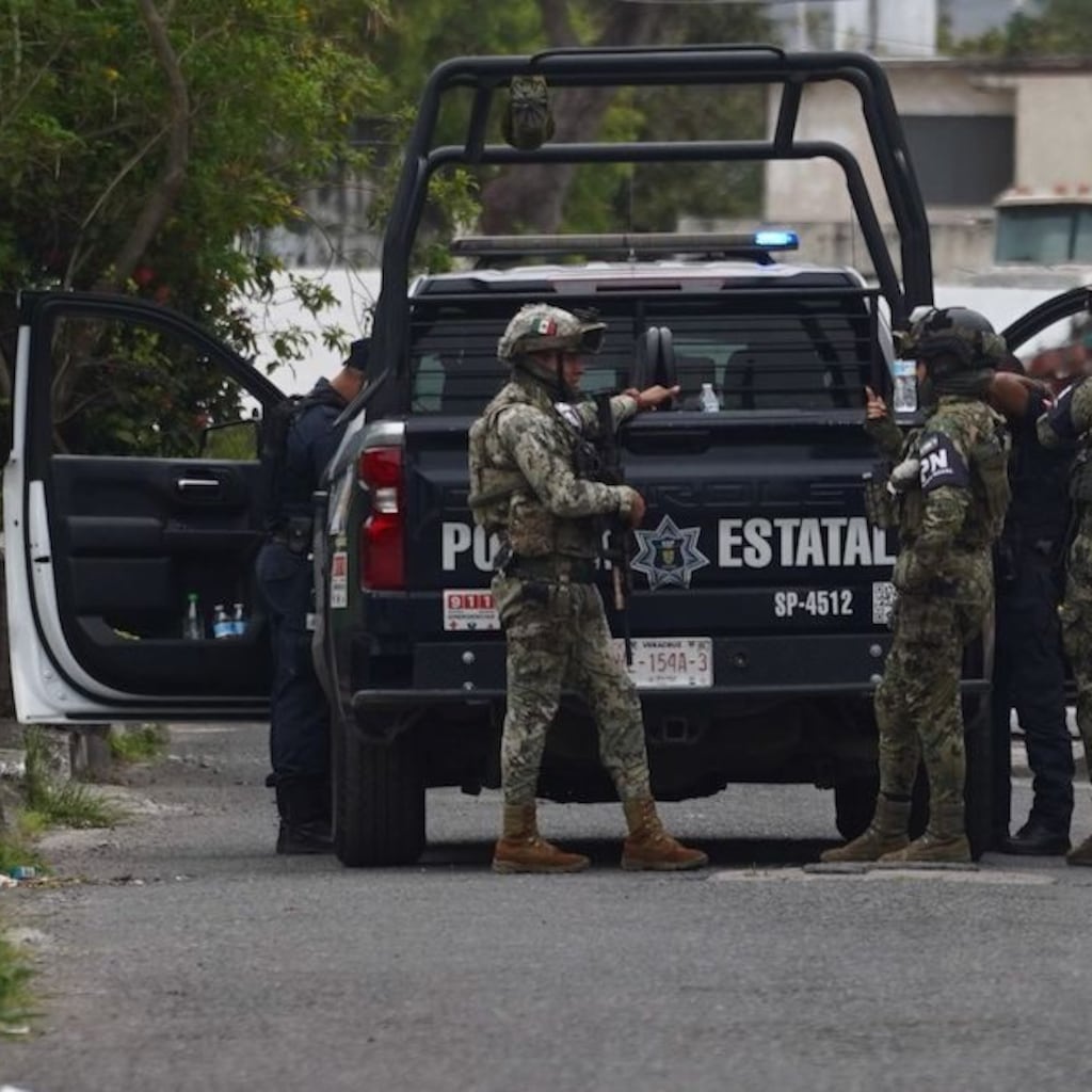 Ataque a balazos contra policías en Apatzingán deja un herido; agresores huyen