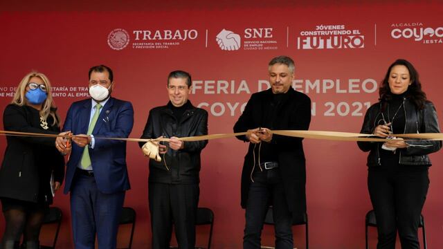 Feria del Empleo en Coyoacán.