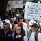 Reparten carnitas, tortas de jamón y tamales en la marcha de AMLO