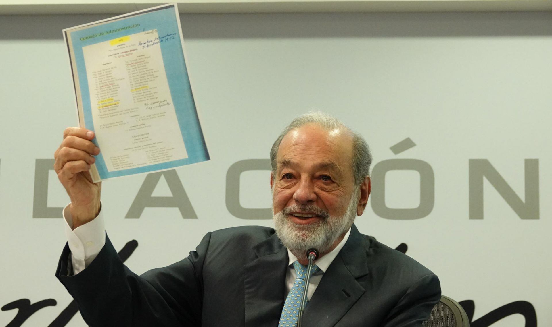Carlos Slim durante su conferencia de prensa habla sobre la jornada laboral de 40 horas