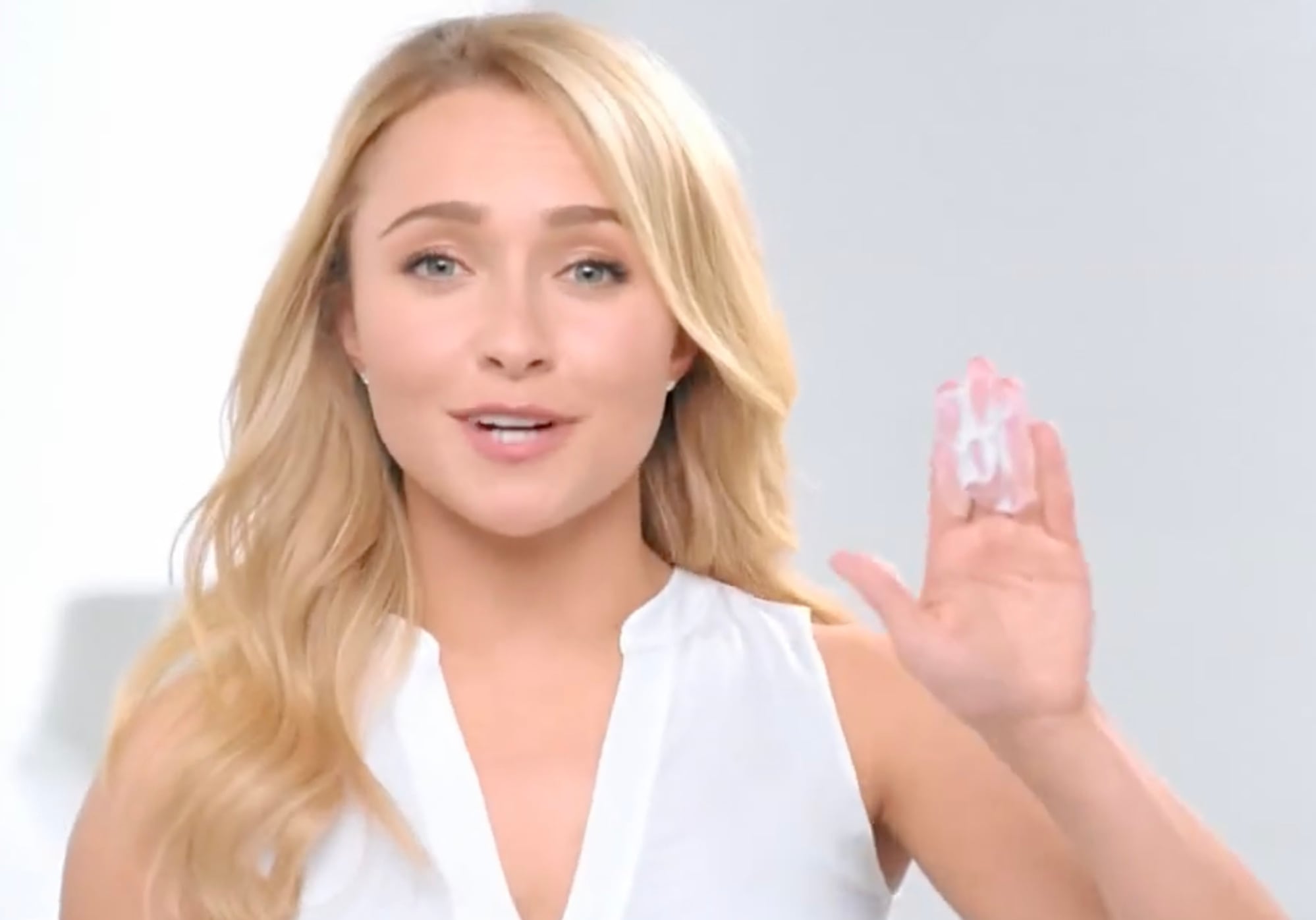 Hayden Panettiere en comercial de Neutrogena