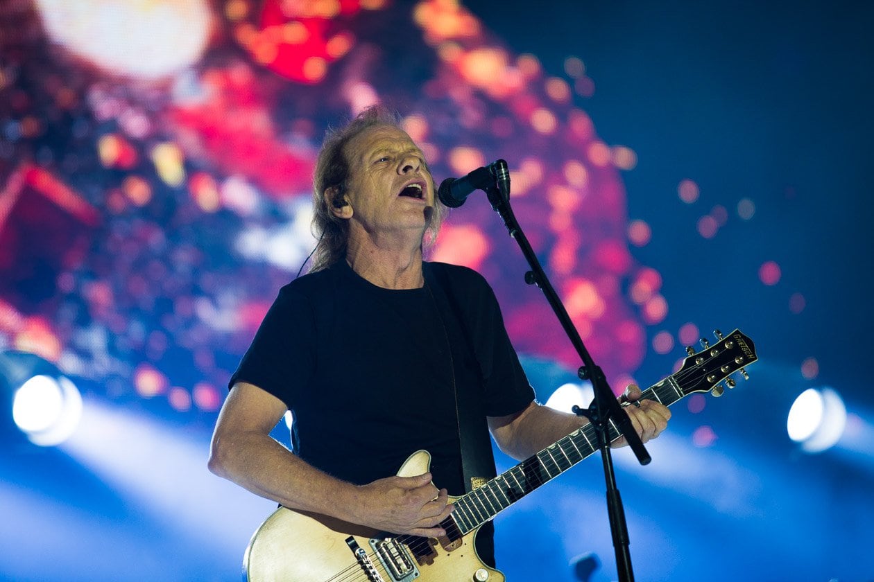Hospitalizan a Stevie Young de AC/DC en Argentina