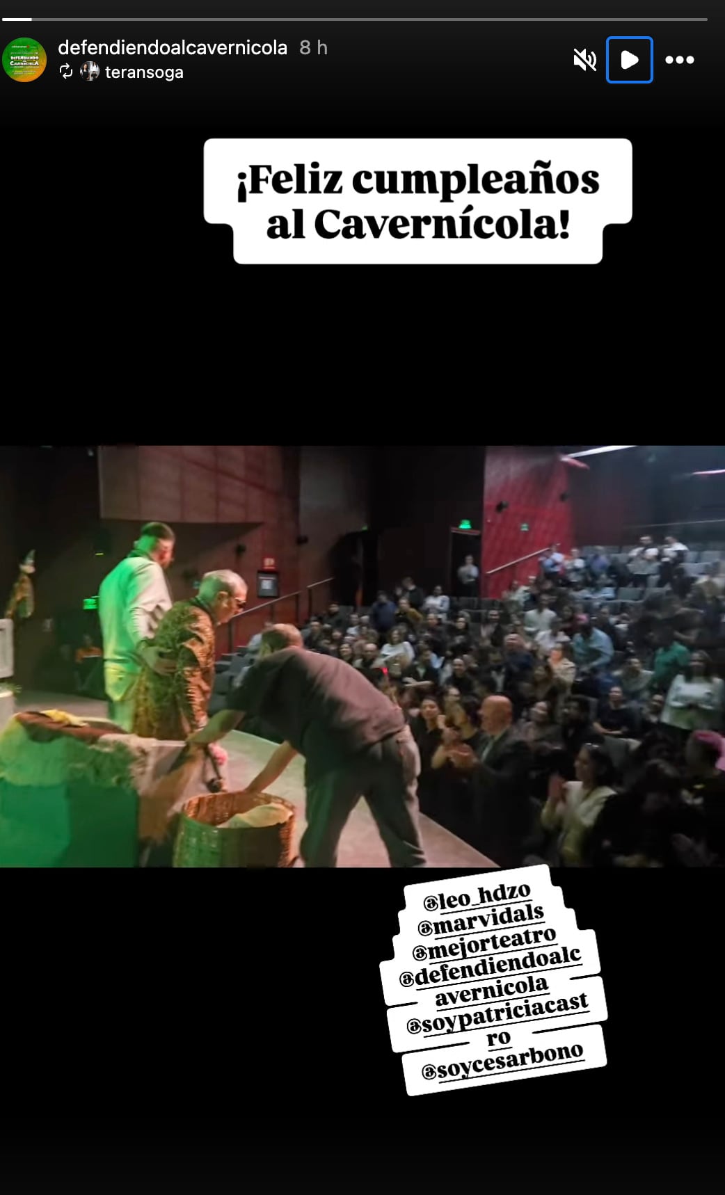 César Bono reaparece en el teatro tras rumor sobre su ojo