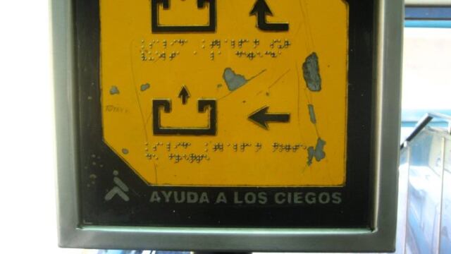 Metro de la CDMX letrero braille