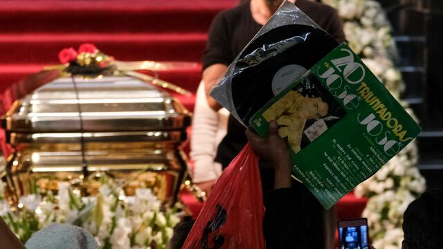 Restos de José José en homenaje en Bellas Artes.