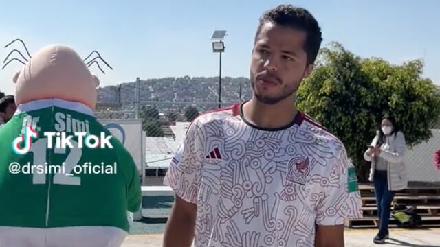 Giovani Dos Santos con el Dr. Simi