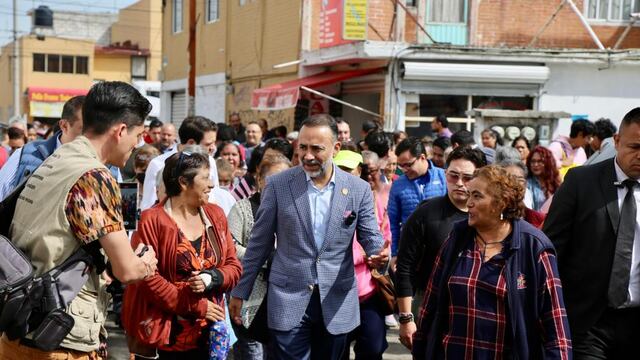 Fernando Flores Fernández destina 10 toneladas de bacheo en Metepec