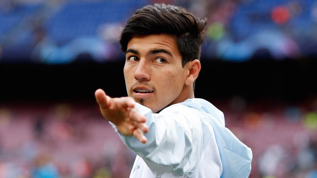 Erick Gutiérrez enciende las alarmas; salió en camilla del partido contra Heerenveen
