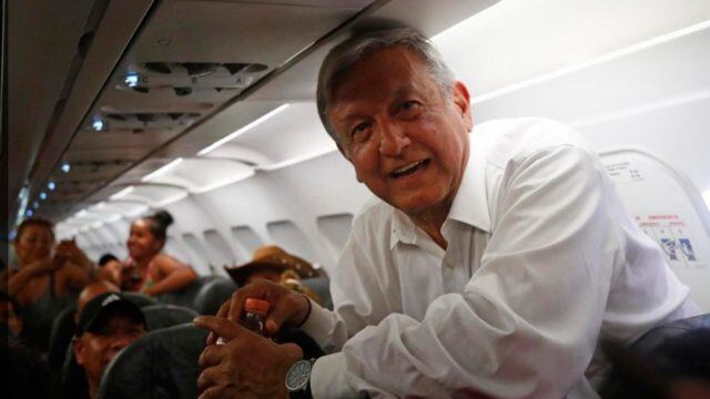 AMLO en avión (imagen ilustrativa)
