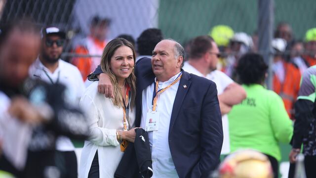 El papá de Checo Pérez anunció un nuevo mezcal llamado "Papá Pérez".