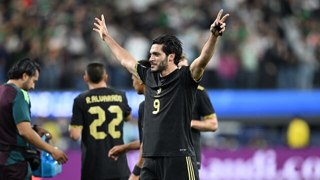 Raúl Jiménez, en un partido con la Selección Mexicana.