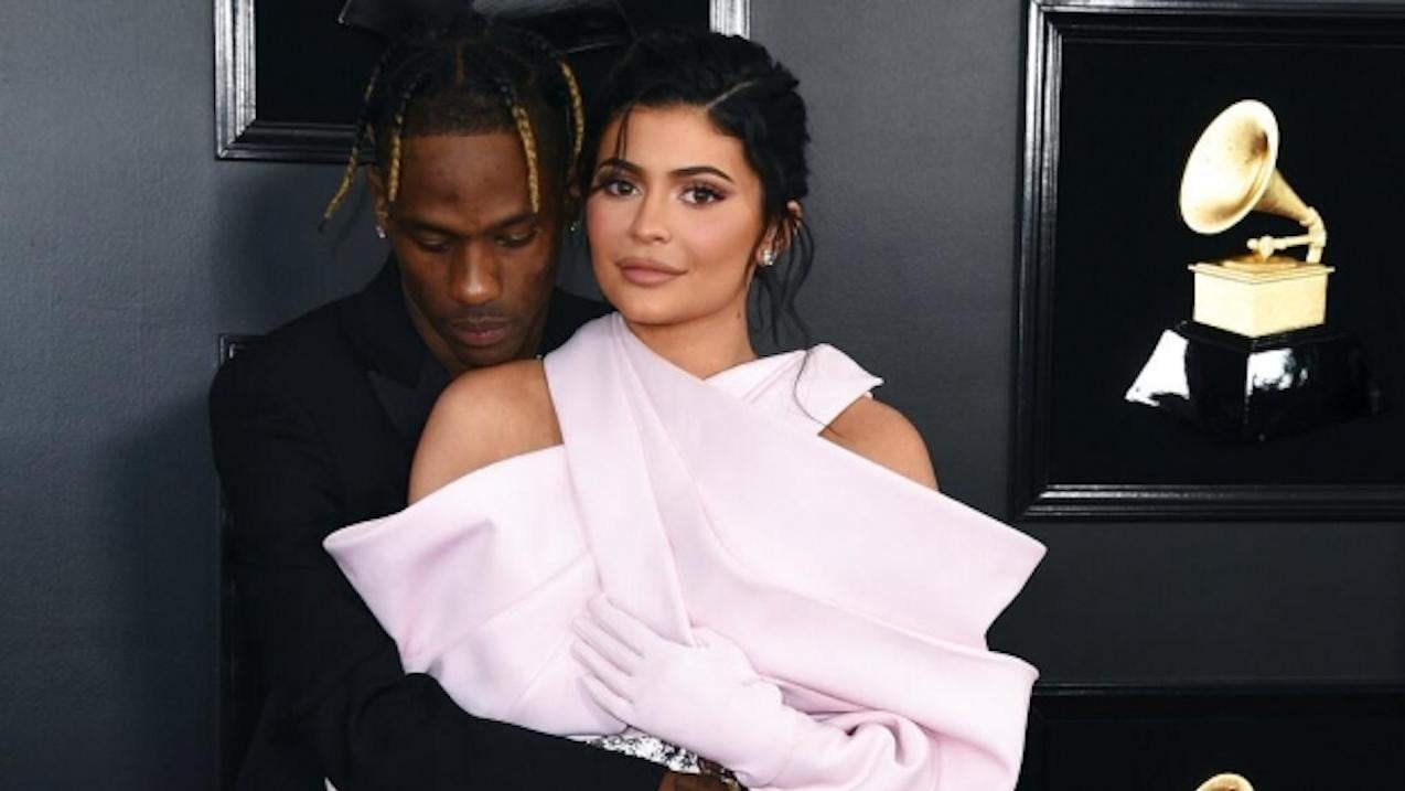 Kylie Jenner y Travis Scott en los Grammy