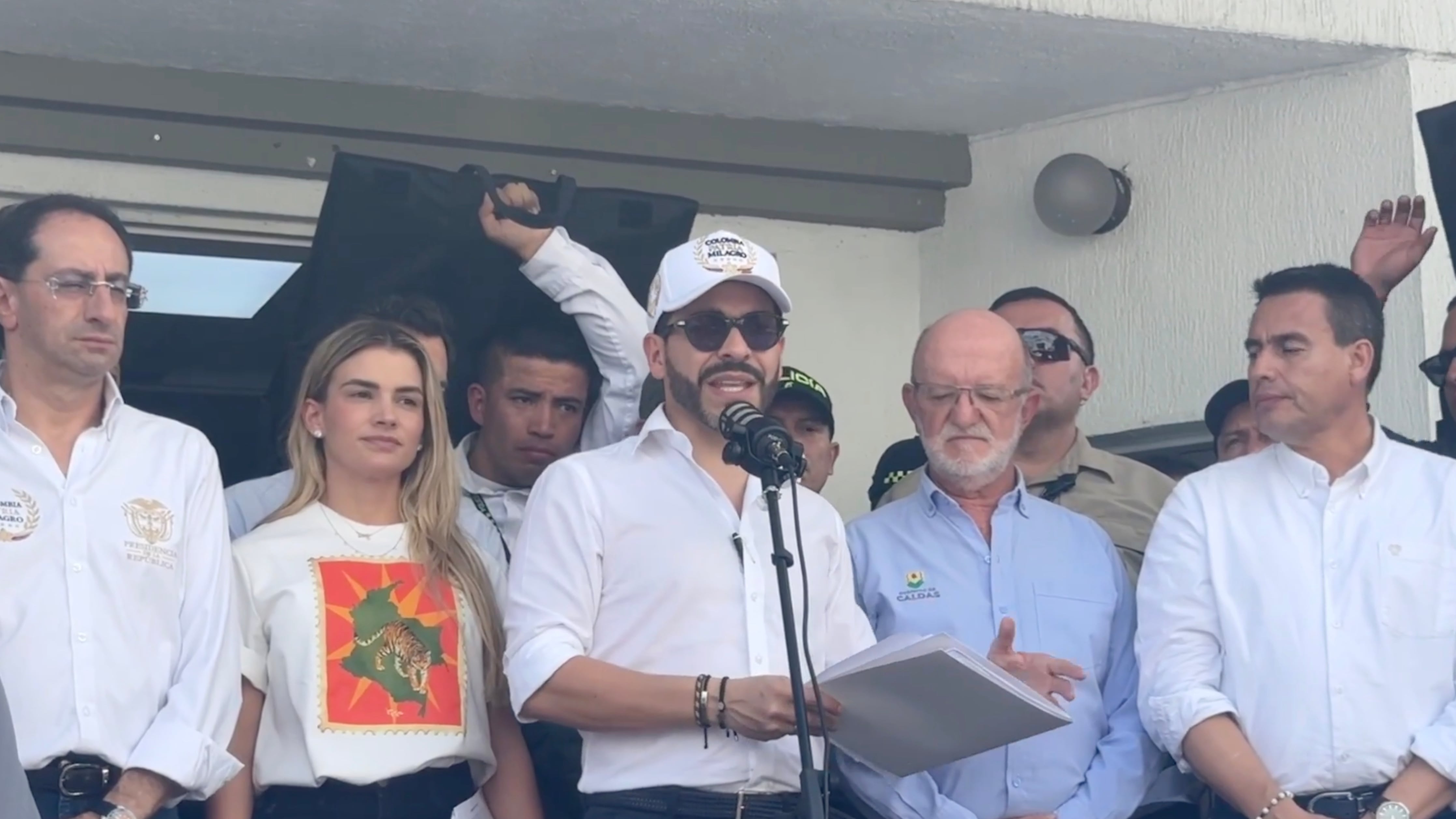 Abelardo de la Espriella recula y acepta rescatistas internacionales tras terremoto
