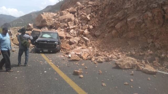 Derrumbe en carretera