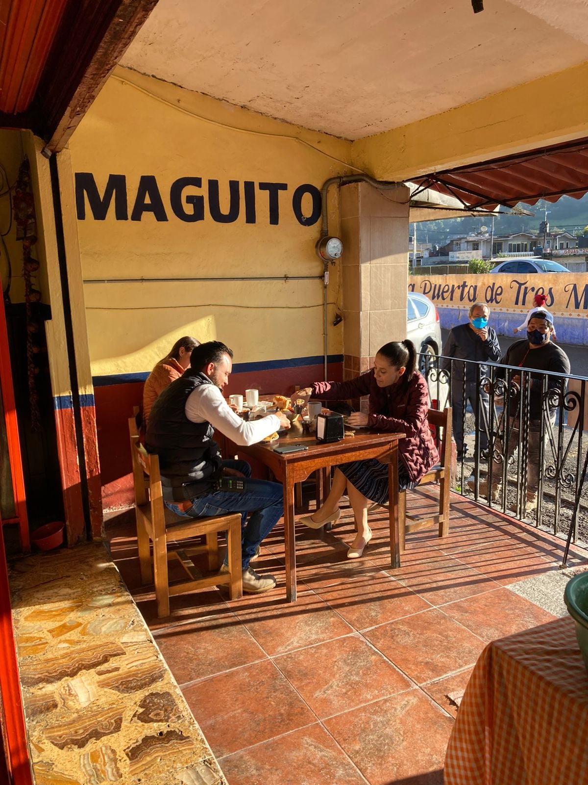 Claudia Sheinbaum desayunando previo a la toma de protesta de Evelyn Salgado