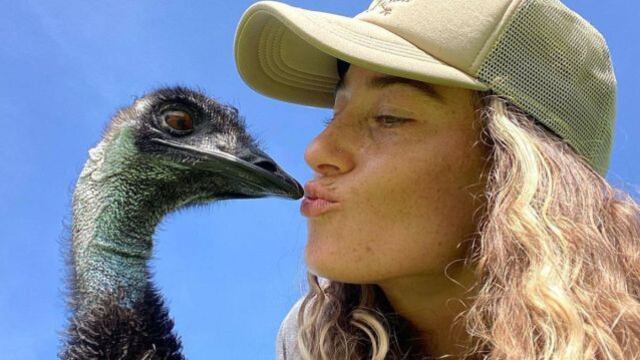 Emmanuel, el emú, la rompe en TikTok interrumpiendo videos educativos de su cuidadora